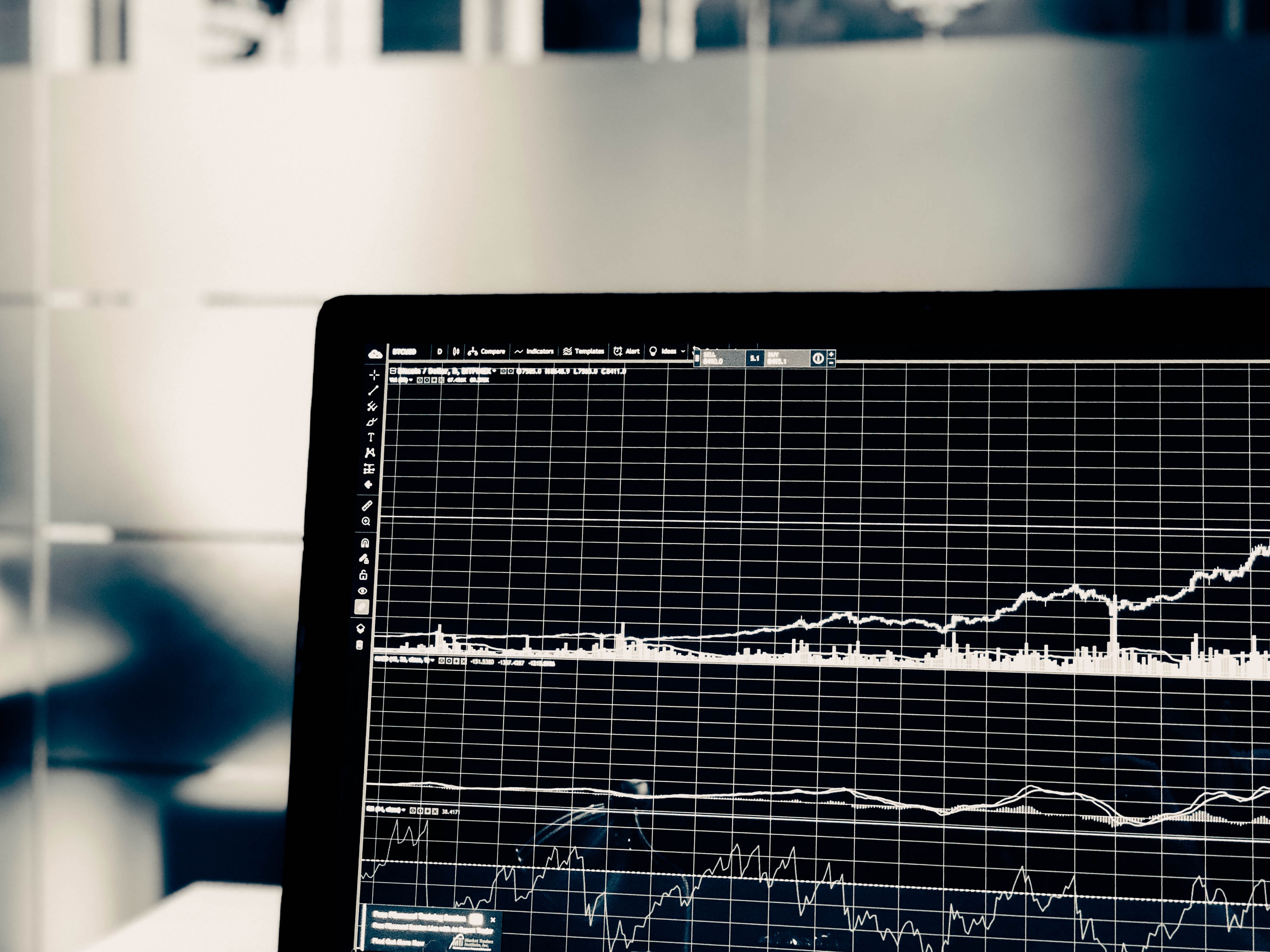 We Analyzed the Revenue per Employee for 500+ Small Businesses and America’s 500 Largest Companies. Here’s What We Found.